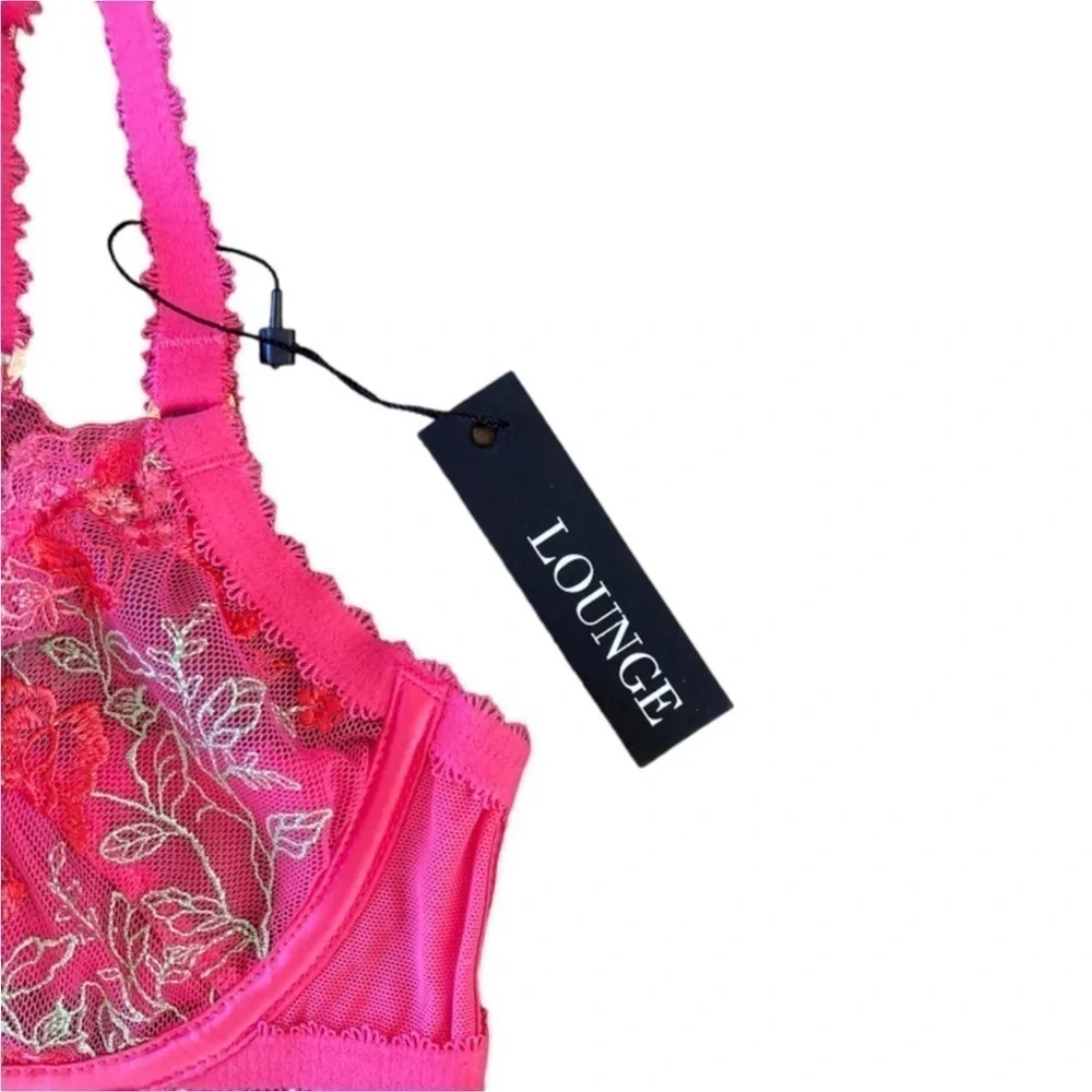 NWT LOUNGE Leelah Bra and matching garter Set Hot Pink Lace Embroidered